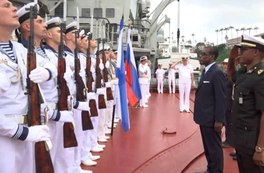 El Vicepresidente visita el crucero Mariscal Ustinov de la Armada Rusa en Malabo